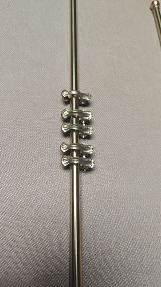 Par de Varillas Extensibles Doradas para Visillos