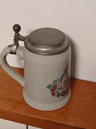 Jarra de cerveza bávara 1995, de cerámica con tapa