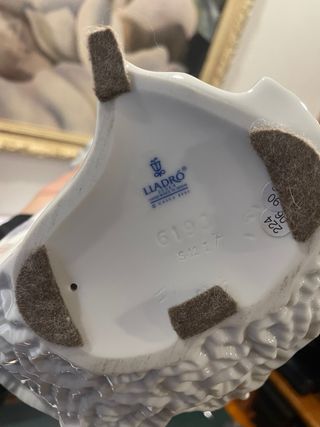 Figura Lladró Porcelana Mujer con Pájaro