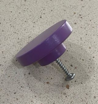 Pomos de madera lila