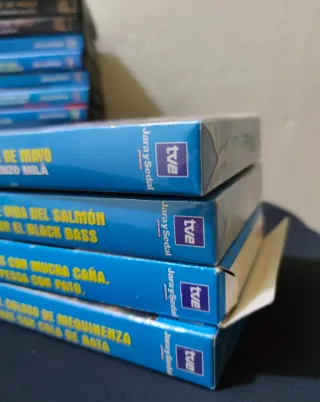 Lote de 34 dvd de pesca,mas 4 cinta vhs.