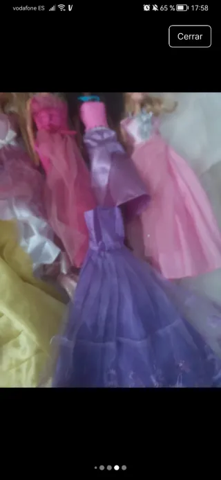 Lote de barbies y Vestidos