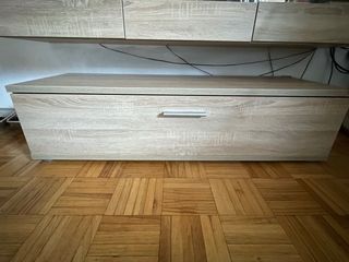 Mueble de suelo con cajón y soportes