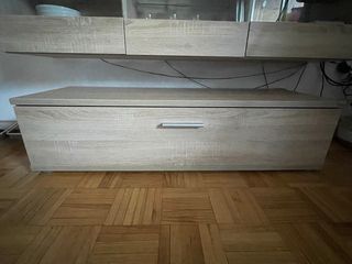 Mueble de suelo con cajón y soportes