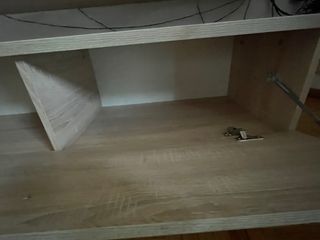 Mueble de suelo con cajón y soportes