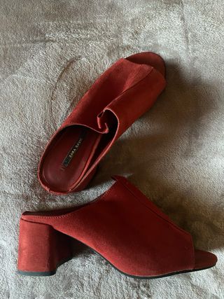 Zapatos Zara tacón rojo