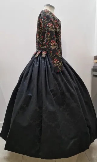 Traje de Fallera Negro y Rojo