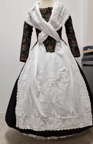 Traje de Fallera Negro y Rojo