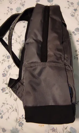 Mochila acolchada gris