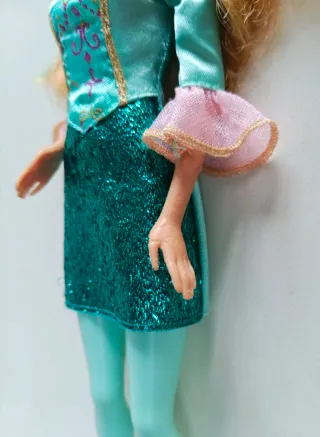 Barbie & The Three Musketeers Aramina 2009