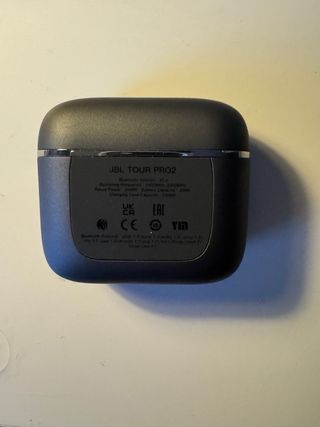 Auriculares JBL Tour Pro 2 (Medio Rotos)