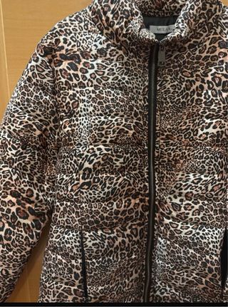 Chaqueta acolchada estampado leopardo