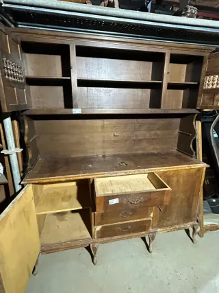 Alacena antigua de madera