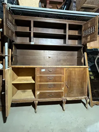 Alacena antigua de madera