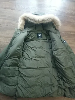 Parka Zara DNWR verde con capucha
