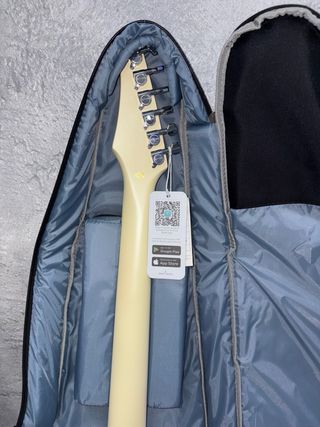 Chitarra bianca Enya Inspire