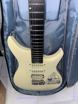 Chitarra bianca Enya Inspire