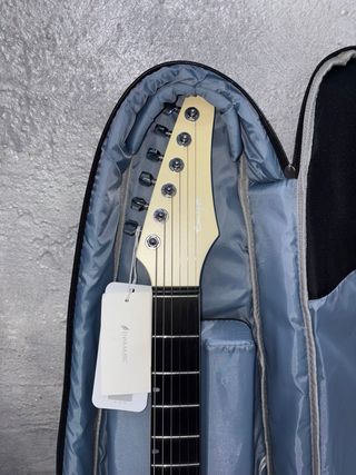 Chitarra bianca Enya Inspire