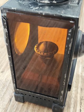 Antica lampada per segnalazione - lampada ferrovia