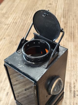 Antica lampada per segnalazione - lampada ferrovia