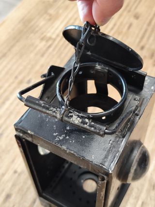 Antica lampada per segnalazione - lampada ferrovia