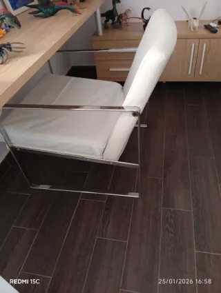 2 Sillas Comedor Salón Piel Blanca Se venden junta