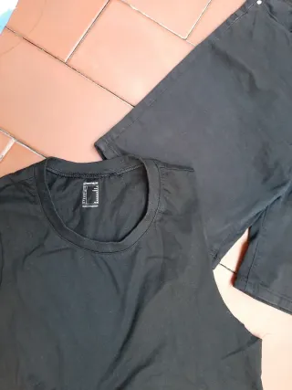 Lote Ropa Chico T-M/L: Camisetas y Pantalón