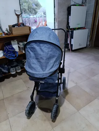 Cochecito de bebé azul