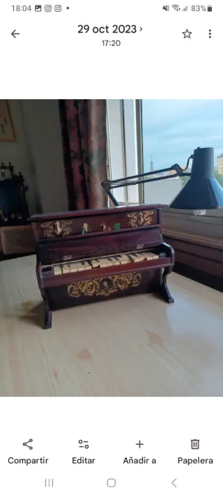 Piano de juguete antiguo