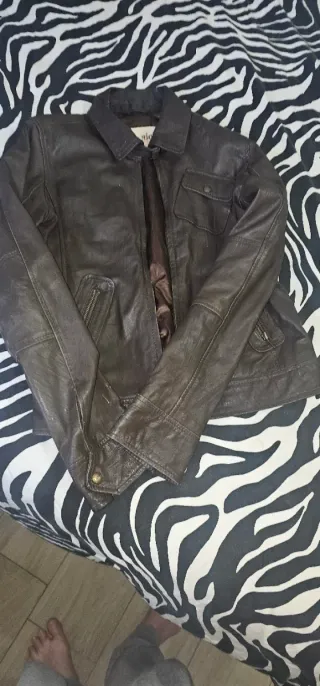 Chaqueta de piel marrón