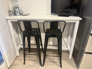 Mesa alta bar cocina + 2 taburetes metal