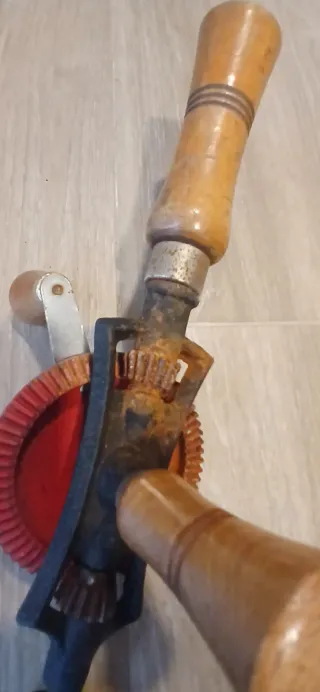 Taladro manual antiguo