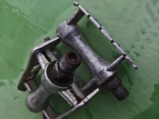 Pedales de bicicleta antiguos para restaurar