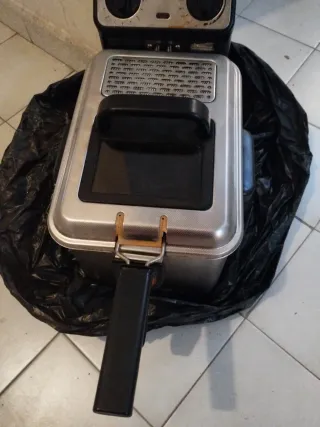 Freidora Monforte de Lemos de 3 y 6 litros están n