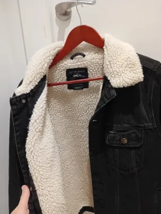 Cazadora Vaquera RVCA Negra Borrego Talla M