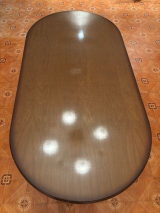 Mesa de salón de madera