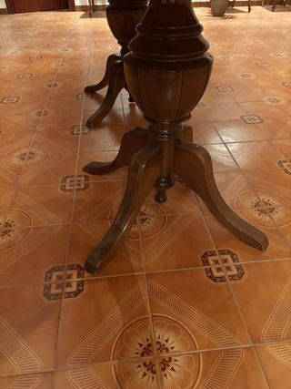 Mesa de salón de madera