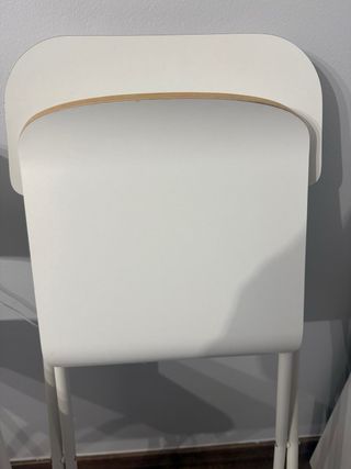 Taburetes altos blancos (2 unidades)