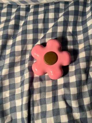 Nancy Patinadora con Casco y Protecciones.