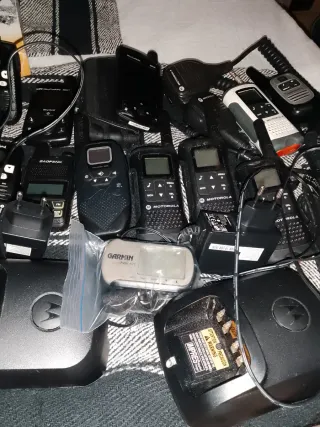 Lote de Walkie Talkies y Accesorios