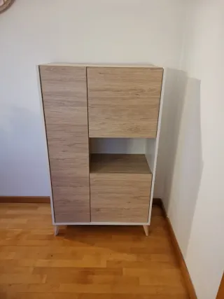 Mueble vertical madera y blanco