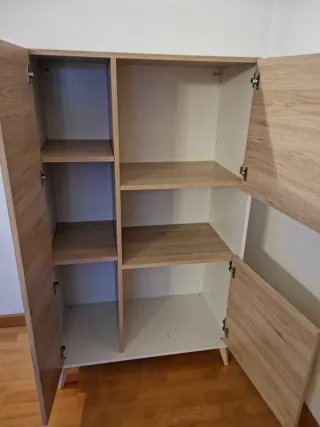 Mueble vertical madera y blanco