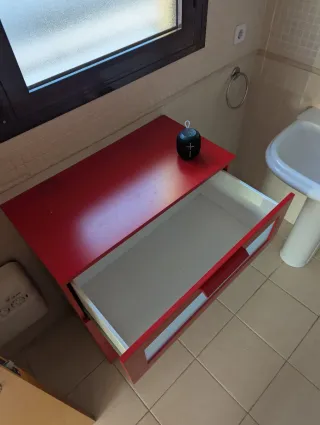 Cómoda Ikea Roja con Cajones