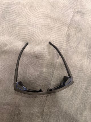 Gafas de sol Prada negras y rojas