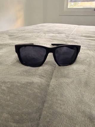 Gafas de sol Prada negras y rojas