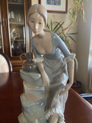 Figura Nao campesina con cántaro