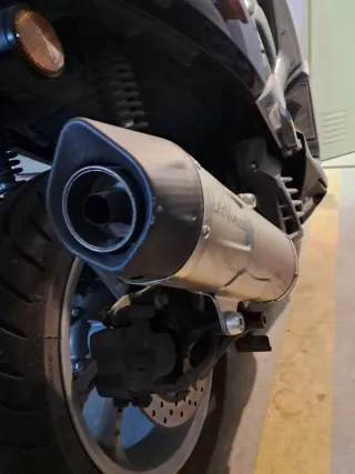 Tubo de escape Leo Vince Yamaha NMAX 125