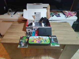 Nintendo Switch + Caja + Accesorios