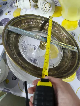 Plafon de latón con guirnaldas de cristal