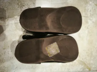 Zapatos charol niña lazo brillante. Número 23